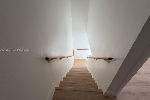 Appartement à louer à Miami, Floride: 2 chambres, 104.98 m2 № 2426800 - photo 8