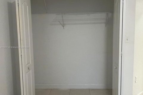 Copropriété à louer à Hialeah, Floride: 2 chambres, 104.98 m2 № 1966036 - photo 11