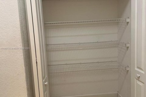 Copropriété à louer à Hialeah, Floride: 2 chambres, 104.98 m2 № 1966036 - photo 13