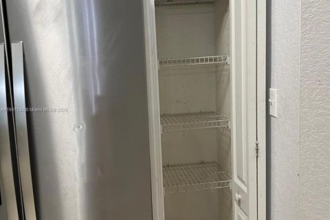 Copropriété à louer à Hialeah, Floride: 2 chambres, 104.98 m2 № 1966036 - photo 5