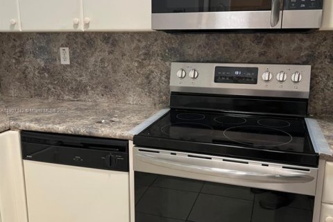 Copropriété à louer à Hialeah, Floride: 2 chambres, 104.98 m2 № 1966036 - photo 6