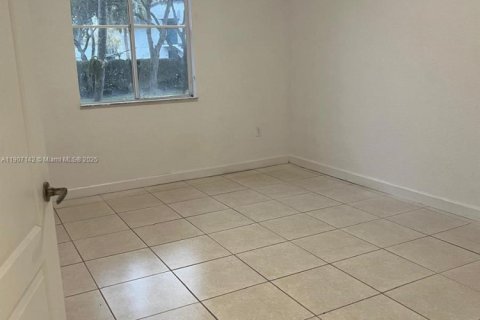 Copropriété à louer à Hialeah, Floride: 2 chambres, 104.98 m2 № 1966036 - photo 12