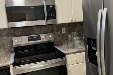 Copropriété à louer à Hialeah, Floride: 2 chambres, 104.98 m2 № 1966036 - photo 3