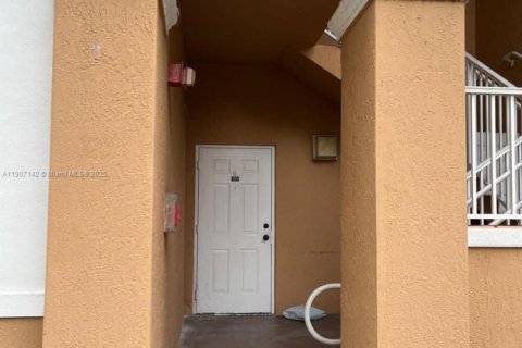 Copropriété à louer à Hialeah, Floride: 2 chambres, 104.98 m2 № 1966036 - photo 2