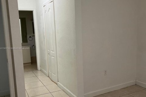 Copropriété à louer à Hialeah, Floride: 2 chambres, 104.98 m2 № 1966036 - photo 15