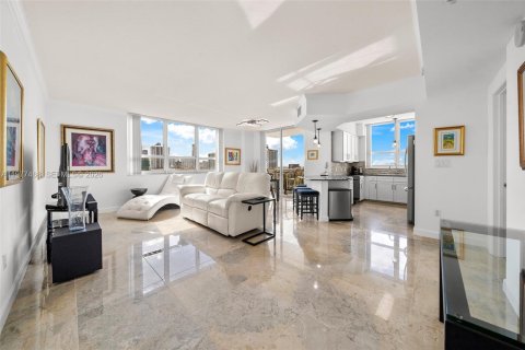 Condo in Miami, Florida, 3 bedrooms  № 2042588