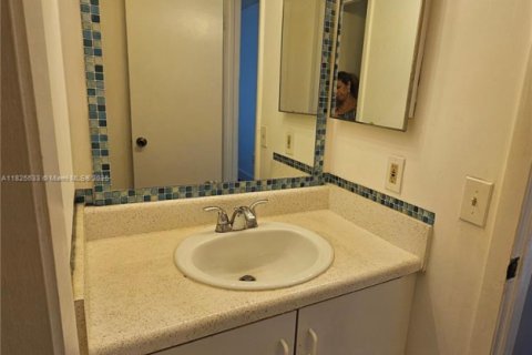 Купить кондоминиум в Хомстед, Флорида 2 спальни, 89.19м2, № 2079167 - фото 6