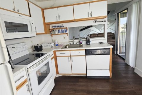 Купить кондоминиум в Хомстед, Флорида 2 спальни, 89.19м2, № 2079167 - фото 9