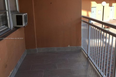 Condo in North Miami Beach, Florida, 1 bedroom  № 1845437 - photo 7