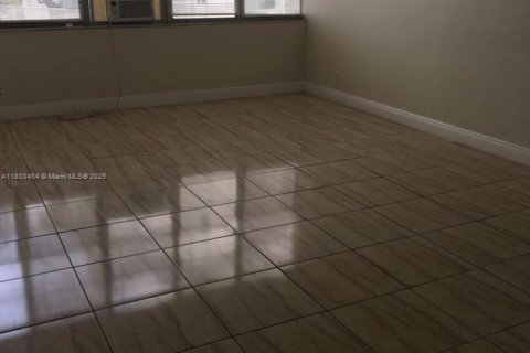Condo in North Miami Beach, Florida, 1 bedroom  № 1845437 - photo 4