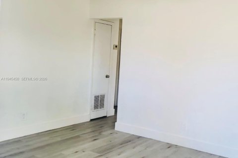 Снять в аренду виллу или дом в Майами, Флорида 2 спальни, 134.52м2, № 2002411 - фото 6