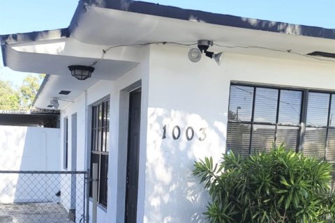 Снять в аренду виллу или дом в Майами, Флорида 2 спальни, 134.52м2, № 2002411 - фото 7