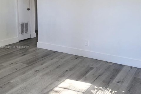 Снять в аренду виллу или дом в Майами, Флорида 2 спальни, 134.52м2, № 2002411 - фото 4