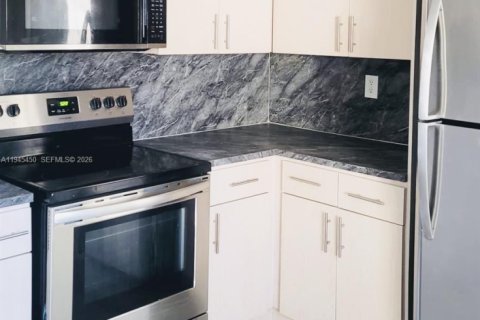 Снять в аренду виллу или дом в Майами, Флорида 2 спальни, 134.52м2, № 2002411 - фото 3