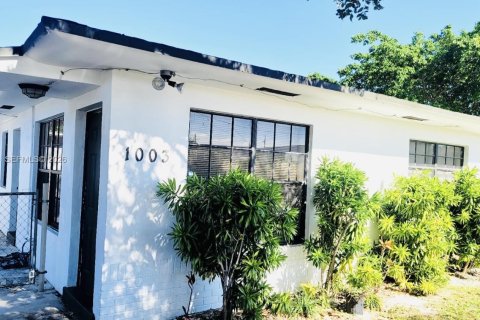 Дом в Майами, Флорида 2 спальни, 134.52м2 № 2002411