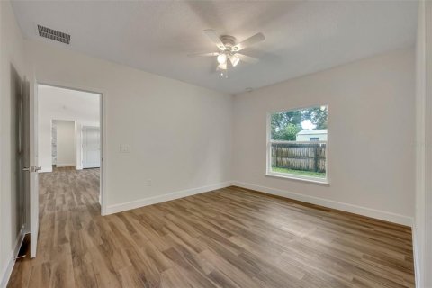 House in De Leon Springs, Florida 3 bedrooms, 121.98 sq.m. № 1544833 - photo 8