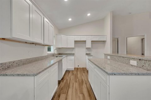 House in De Leon Springs, Florida 3 bedrooms, 121.98 sq.m. № 1544833 - photo 2