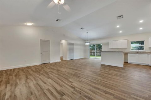 House in De Leon Springs, Florida 3 bedrooms, 121.98 sq.m. № 1544833 - photo 25
