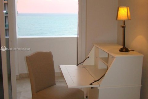 Condo in Bal Harbour, Florida, 2 bedrooms  № 2002762 - photo 16