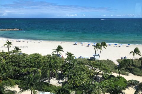 Condo in Bal Harbour, Florida, 2 bedrooms  № 2002762 - photo 2