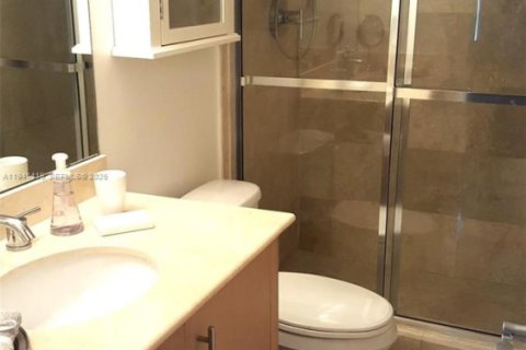 Condo in Bal Harbour, Florida, 2 bedrooms  № 2002762 - photo 17