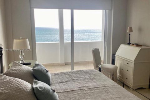 Condo in Bal Harbour, Florida, 2 bedrooms  № 2002762 - photo 15