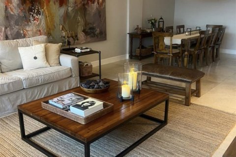 Condo in Bal Harbour, Florida, 2 bedrooms  № 2002762 - photo 4