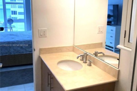 Condo in Bal Harbour, Florida, 2 bedrooms  № 2002762 - photo 18