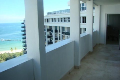 Condo in Bal Harbour, Florida, 2 bedrooms  № 2002762 - photo 21