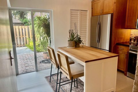 Touwnhouse à vendre à Miami, Floride: 2 chambres, 112.97 m2 № 1990368 - photo 3