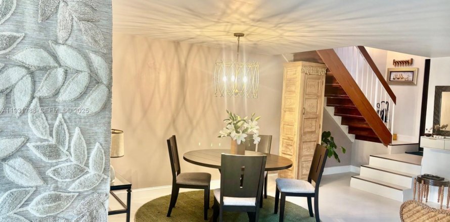 Touwnhouse à Miami, Floride 2 chambres, 112.97 m2 № 1990368