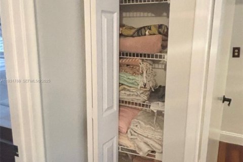 Touwnhouse à vendre à Miami, Floride: 2 chambres, 112.97 m2 № 1990368 - photo 14