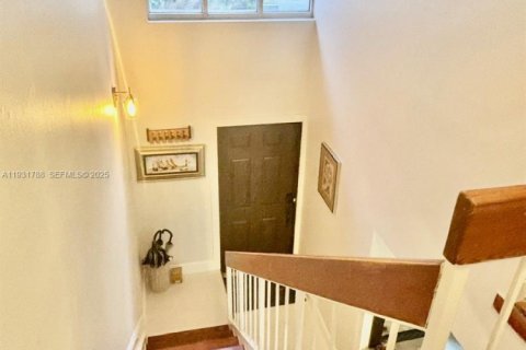 Touwnhouse à vendre à Miami, Floride: 2 chambres, 112.97 m2 № 1990368 - photo 8