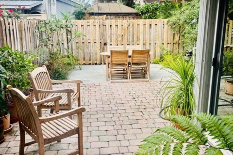 Touwnhouse à vendre à Miami, Floride: 2 chambres, 112.97 m2 № 1990368 - photo 13