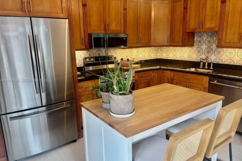 Touwnhouse à vendre à Miami, Floride: 2 chambres, 112.97 m2 № 1990368 - photo 5