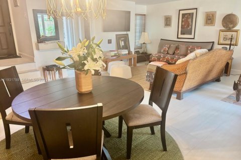 Touwnhouse à vendre à Miami, Floride: 2 chambres, 112.97 m2 № 1990368 - photo 2