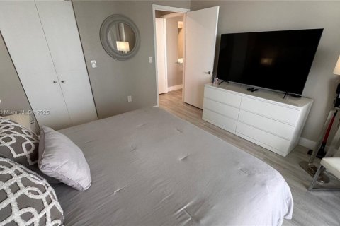 Condo in Sunny Isles Beach, Florida, 2 bedrooms  № 1889478 - photo 28