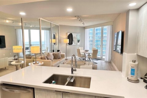 Condo in Sunny Isles Beach, Florida, 2 bedrooms  № 1889478 - photo 12