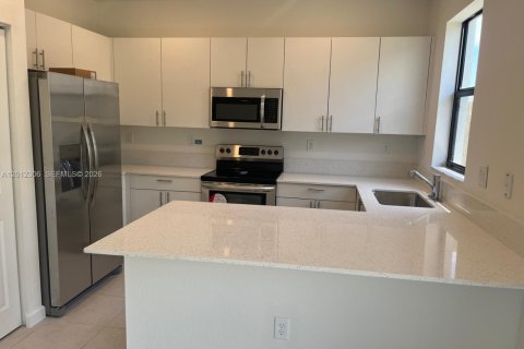 Townhouse in Homestead, Florida 3 bedrooms, 137.77 sq.m. № 2076079 - photo 3