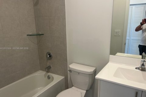 Townhouse in Homestead, Florida 3 bedrooms, 137.77 sq.m. № 2076079 - photo 7