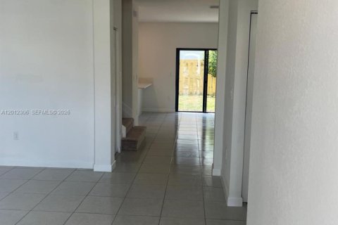 Townhouse in Homestead, Florida 3 bedrooms, 137.77 sq.m. № 2076079 - photo 4
