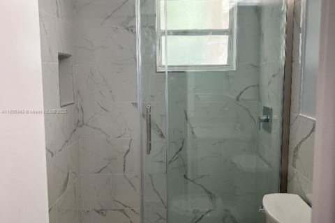 Condo in Miami Beach, Florida, 2 bedrooms  № 1952604 - photo 18