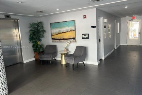 Condo in Miami Beach, Florida, 2 bedrooms  № 1952604 - photo 6