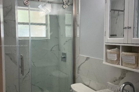 Condo in Miami Beach, Florida, 2 bedrooms  № 1952604 - photo 17