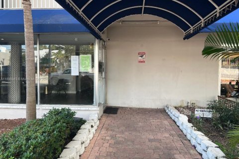 Condo in Miami Beach, Florida, 2 bedrooms  № 1952604 - photo 2