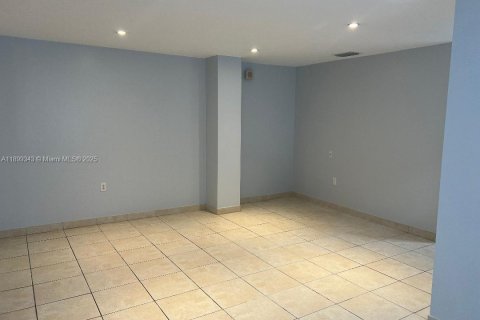 Condo in Miami Beach, Florida, 2 bedrooms  № 1952604 - photo 25