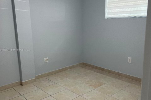 Condo in Miami Beach, Florida, 2 bedrooms  № 1952604 - photo 16