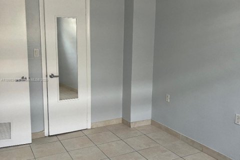 Condo in Miami Beach, Florida, 2 bedrooms  № 1952604 - photo 15