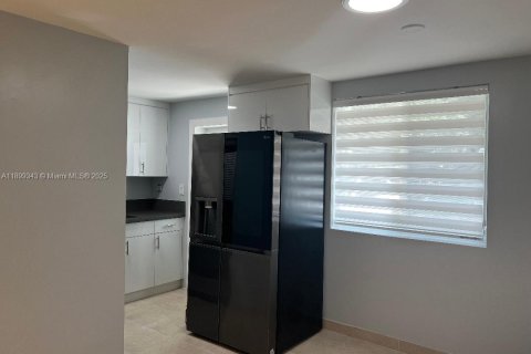 Condo in Miami Beach, Florida, 2 bedrooms  № 1952604 - photo 3