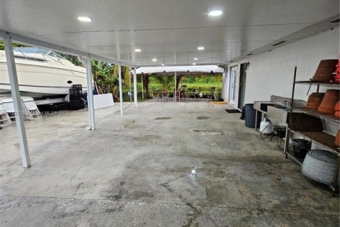 Casa en venta en Miami, Florida, 5 dormitorios, 201.23 m2 № 2014122 - foto 18